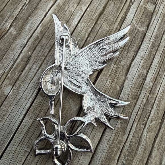 Vintage Avon SilverTone Hummingbird Pin/Brooch Red Eye 2.5” W X 2” Ht. Preowned - Picture 8 of 10